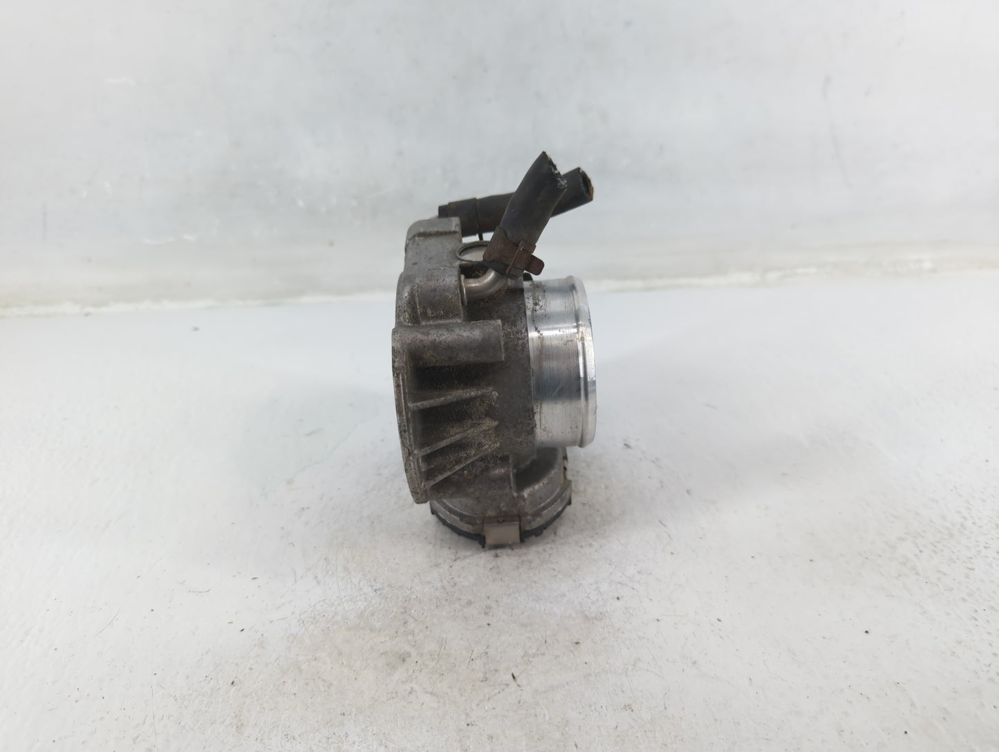 2011-2013 Kia Sorento Throttle Body P/N:35100-25400 Fits Fits 2006 2007 2008 2009 2010 2011 2012 2013 OEM Used Auto Parts - 