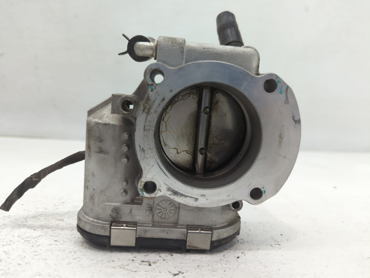 2011-2013 Kia Sorento Throttle Body P/N:35100-25400 Fits Fits 2006 2007 2008 2009 2010 2011 2012 2013 OEM Used Auto Parts - 