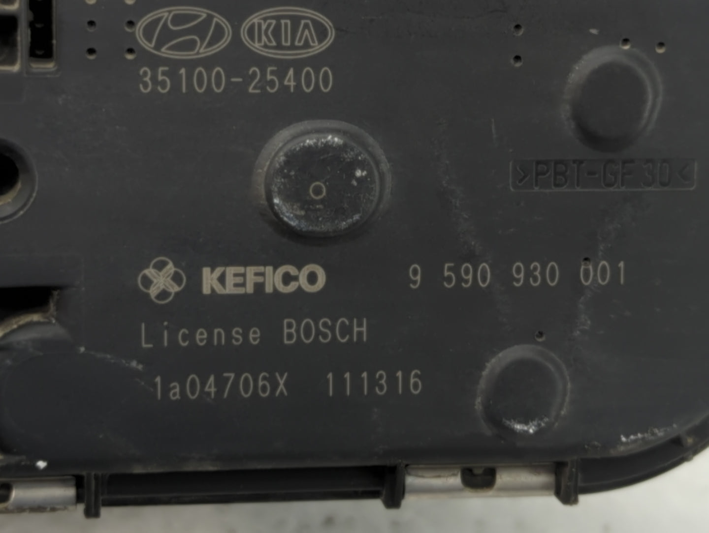 2011-2013 Kia Sorento Throttle Body P/N:35100-25400 Fits Fits 2006 2007 2008 2009 2010 2011 2012 2013 OEM Used Auto Parts - 