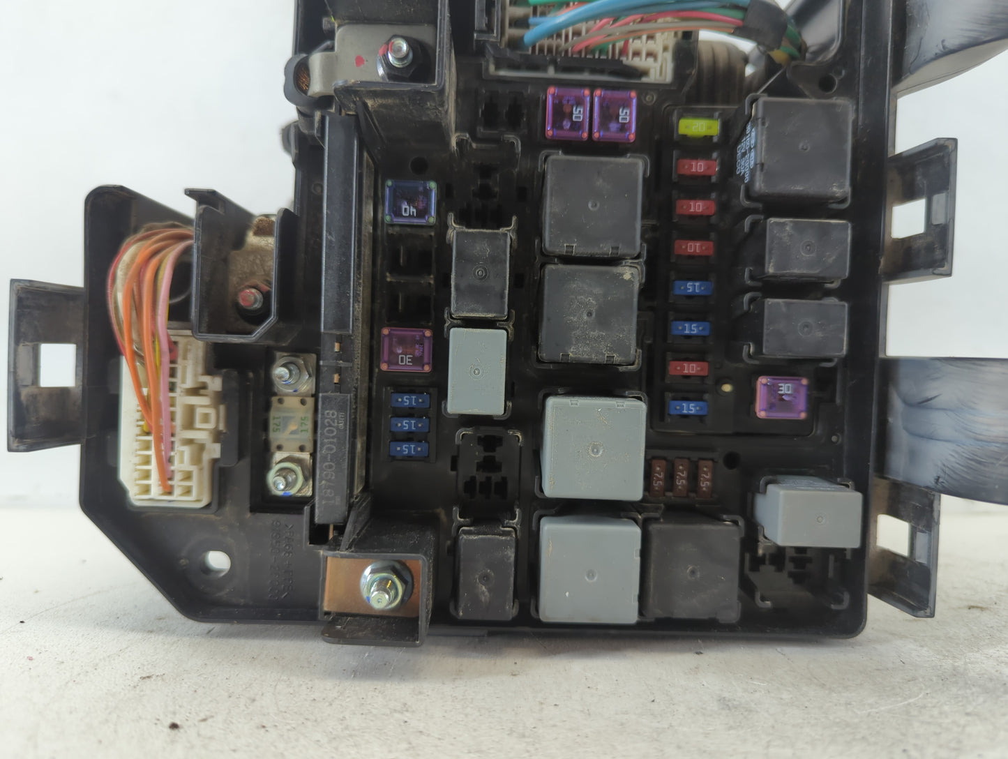 2011-2013 Kia Sorento Fusebox Fuse Box Panel Relay Module P/N:91941-2P020 Fits Fits 2011 2012 2013 OEM Used Auto Parts - Oem