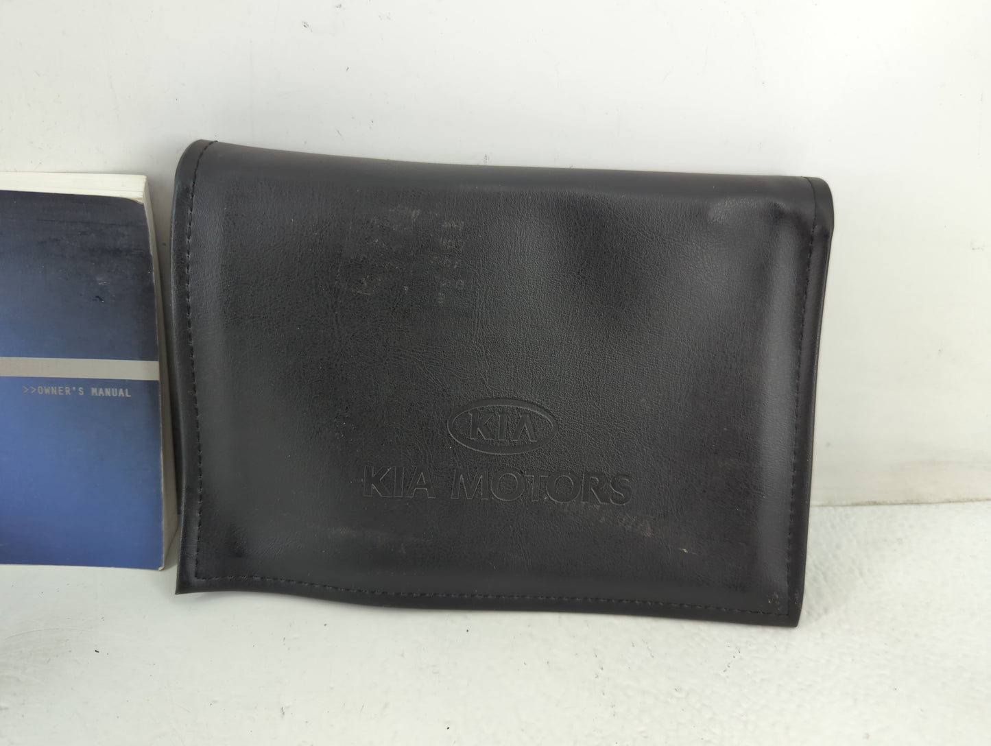 2011 Kia Sorento Owners Manual Book Guide P/N:A2PO-EU17A OEM Used Auto Parts - Oemusedautoparts1.com