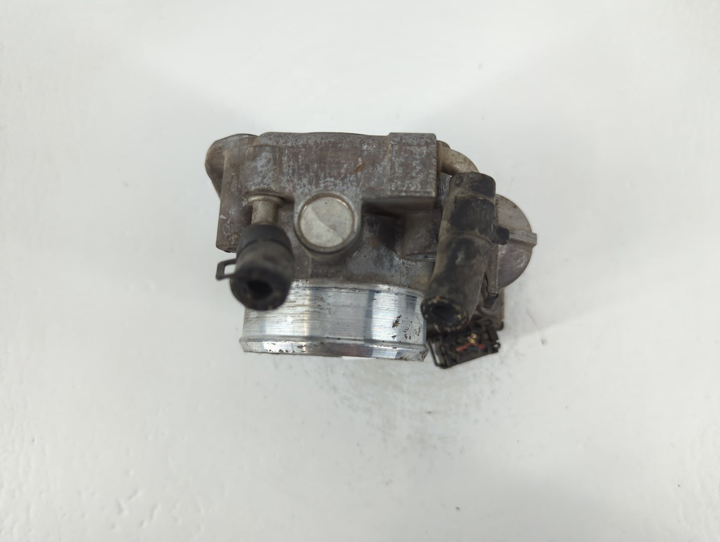 2011-2013 Kia Sorento Throttle Body P/N:35100-25400 Fits Fits 2006 2007 2008 2009 2010 2011 2012 2013 OEM Used Auto Parts - 