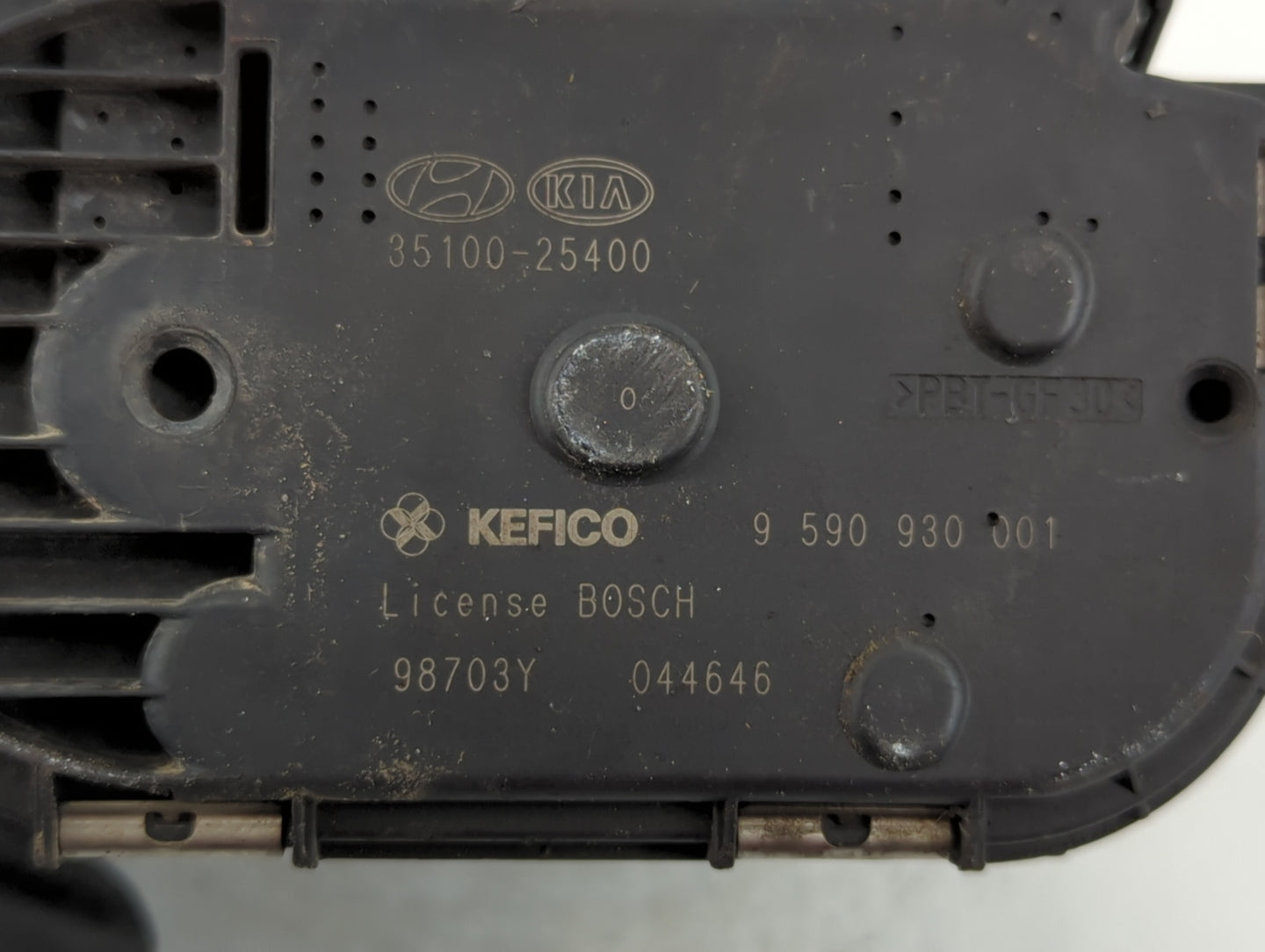 2011-2013 Kia Sorento Throttle Body P/N:9 590 930 001 35100-25400 Fits Fits 2006 2007 2008 2009 2010 2011 2012 2013 OEM Used