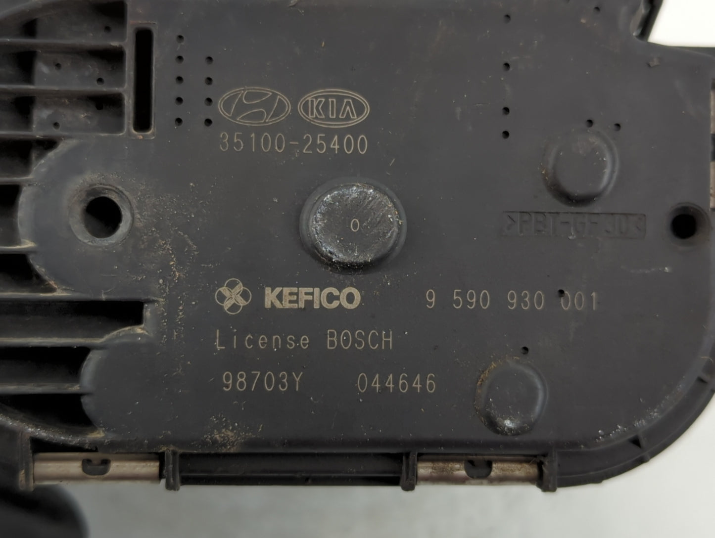 2011-2013 Kia Sorento Throttle Body P/N:9 590 930 001 35100-25400 Fits Fits 2006 2007 2008 2009 2010 2011 2012 2013 OEM Used