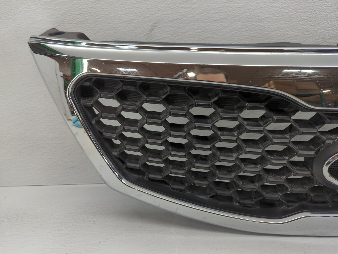 2011-2013 Kia Sorento Front Grille Bumper Not Included - Oemusedautoparts1.com