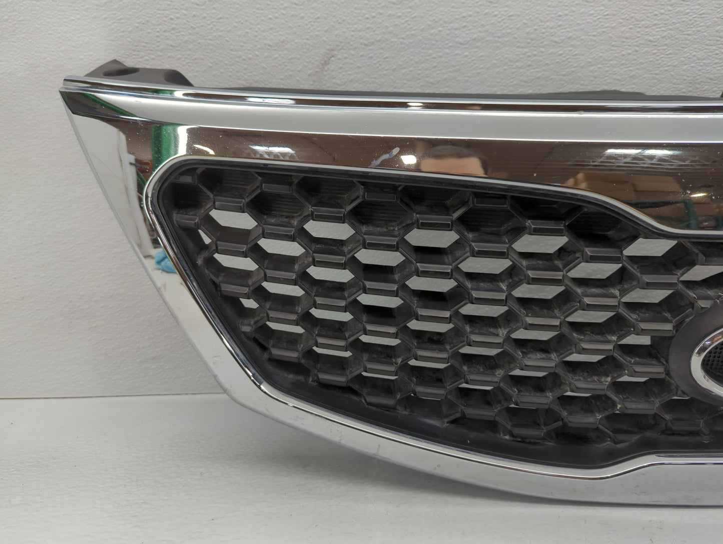 2011-2013 Kia Sorento Front Grille Bumper Not Included - Oemusedautoparts1.com