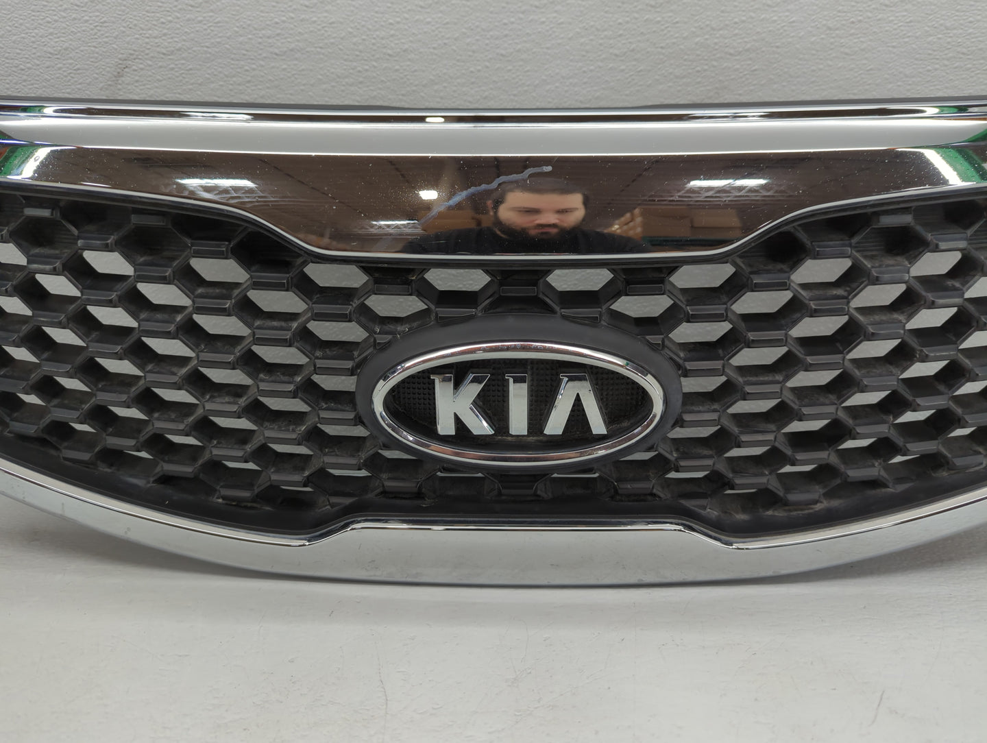 2011-2013 Kia Sorento Front Grille Bumper Not Included - Oemusedautoparts1.com