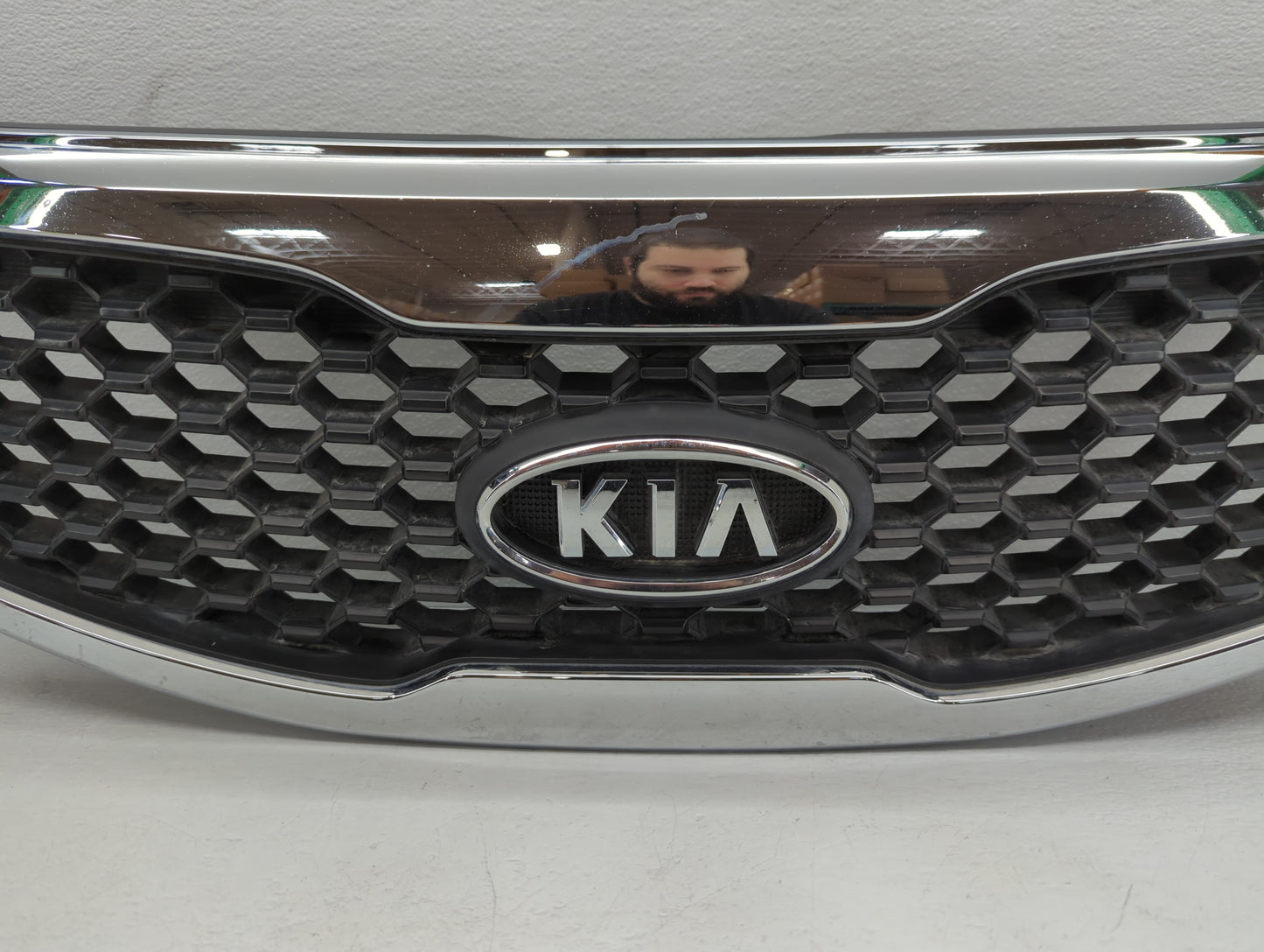 2011-2013 Kia Sorento Front Grille Bumper Not Included - Oemusedautoparts1.com