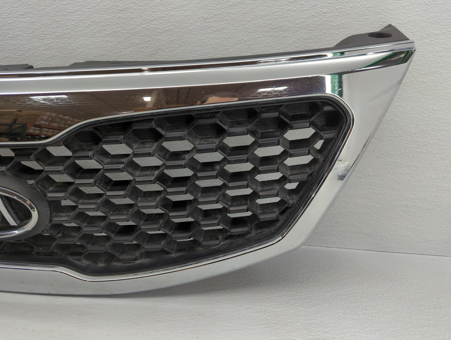 2011-2013 Kia Sorento Front Grille Bumper Not Included - Oemusedautoparts1.com