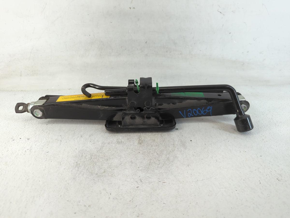2011 Kia Sorento Spare Scissor Car Jack 784006 - Oemusedautoparts1.com