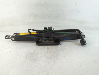 compare product 2011 Kia Sorento Spare Scissor Car Jack 784006