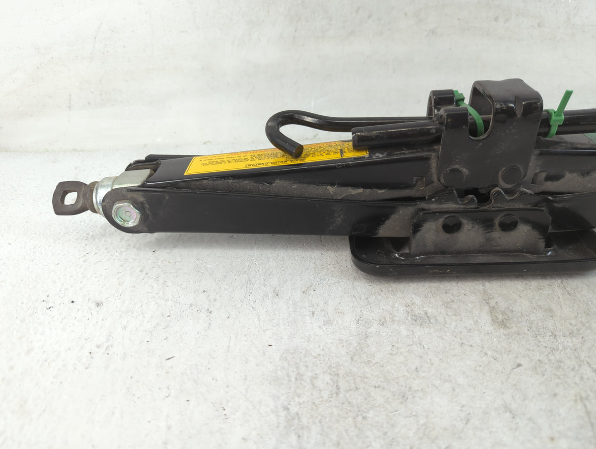 2011 Kia Sorento Spare Scissor Car Jack 784006 - Oemusedautoparts1.com