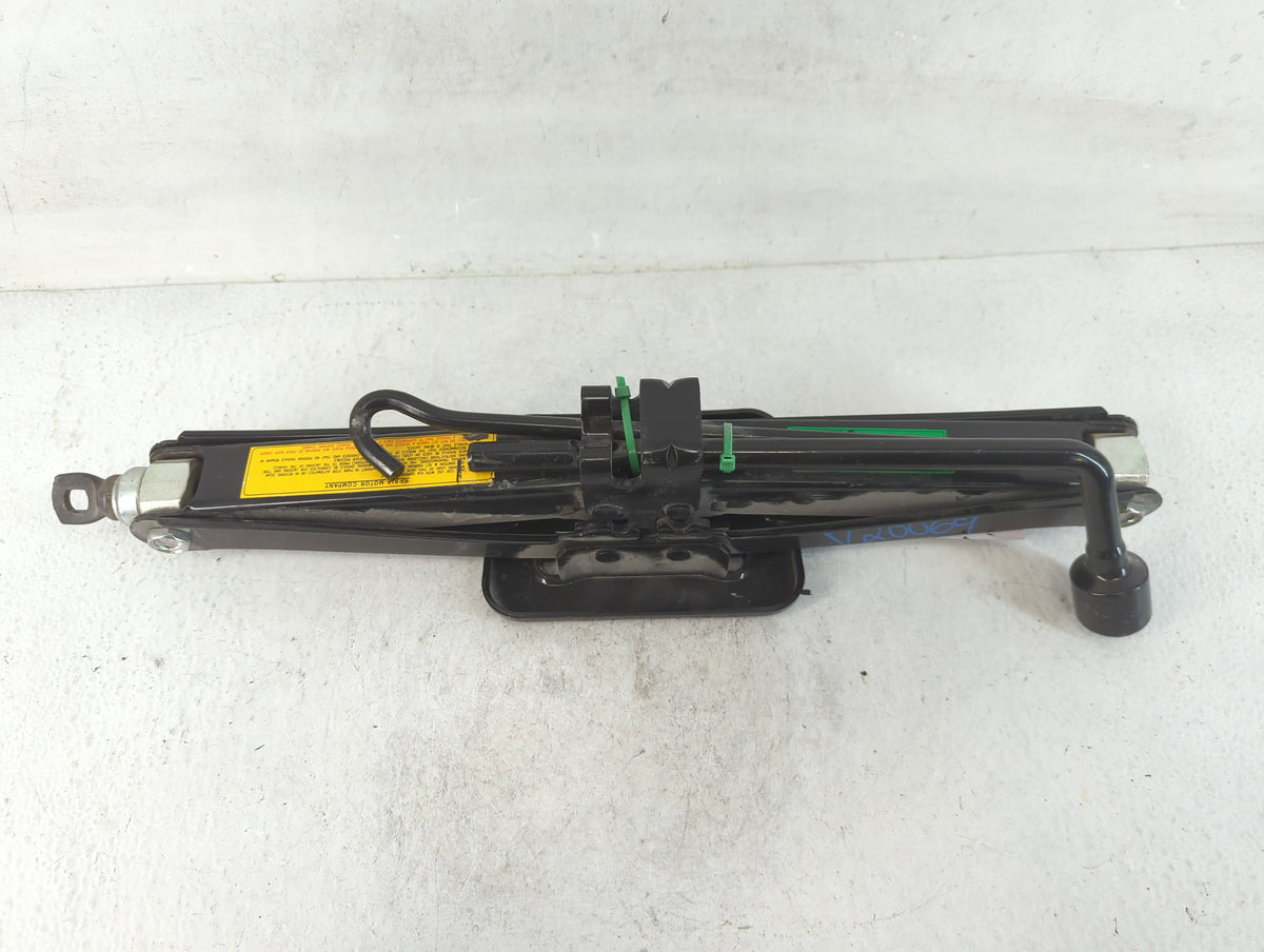 2011 Kia Sorento Spare Scissor Car Jack 784006 - Oemusedautoparts1.com