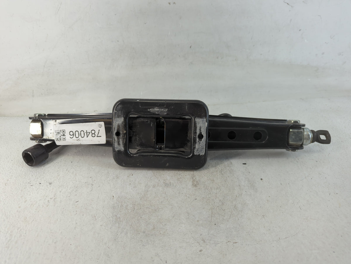 2011 Kia Sorento Spare Scissor Car Jack 784006 - Oemusedautoparts1.com