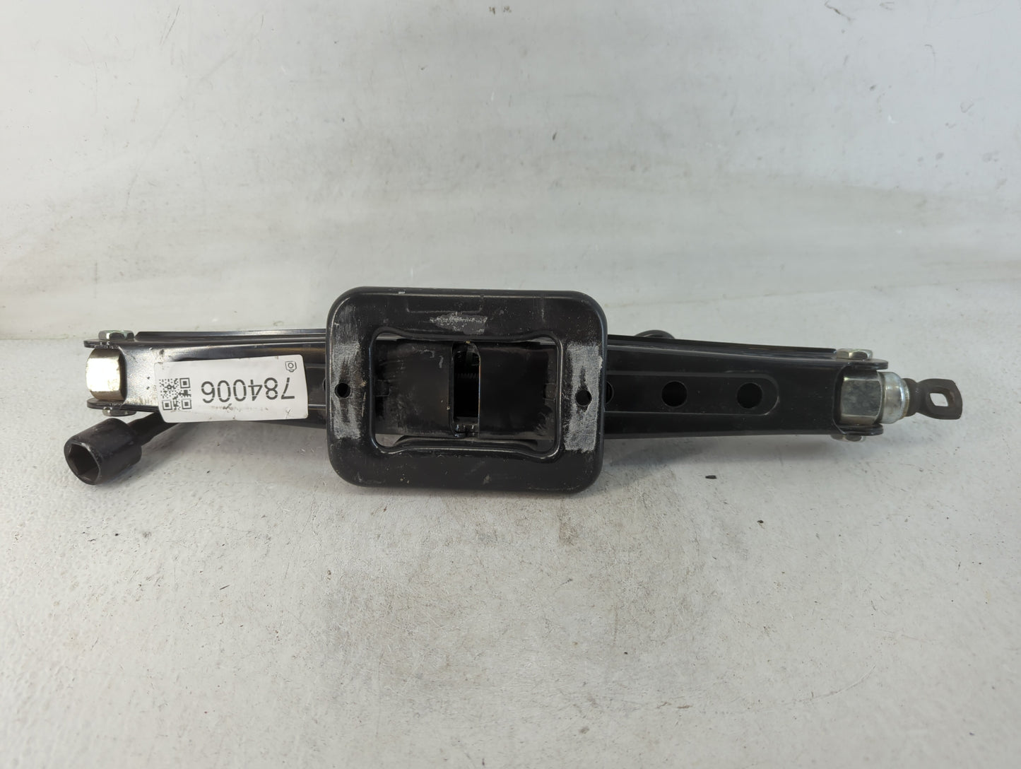 2011 Kia Sorento Spare Scissor Car Jack 784006 - Oemusedautoparts1.com