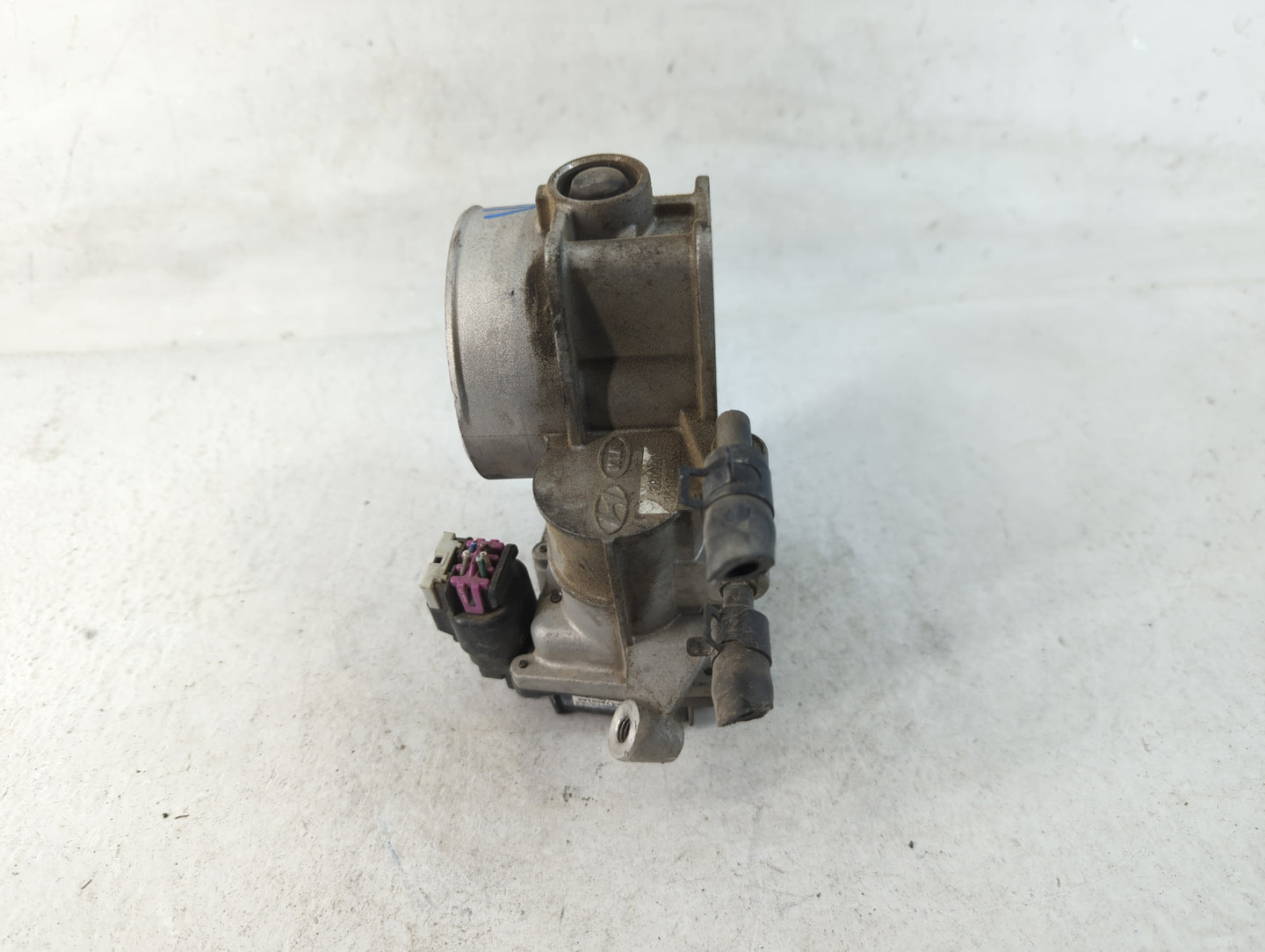 2011-2013 Kia Sorento Throttle Body P/N:35100 280990 Fits Fits 2010 2011 2012 2013 2014 OEM Used Auto Parts - Oemusedautopar
