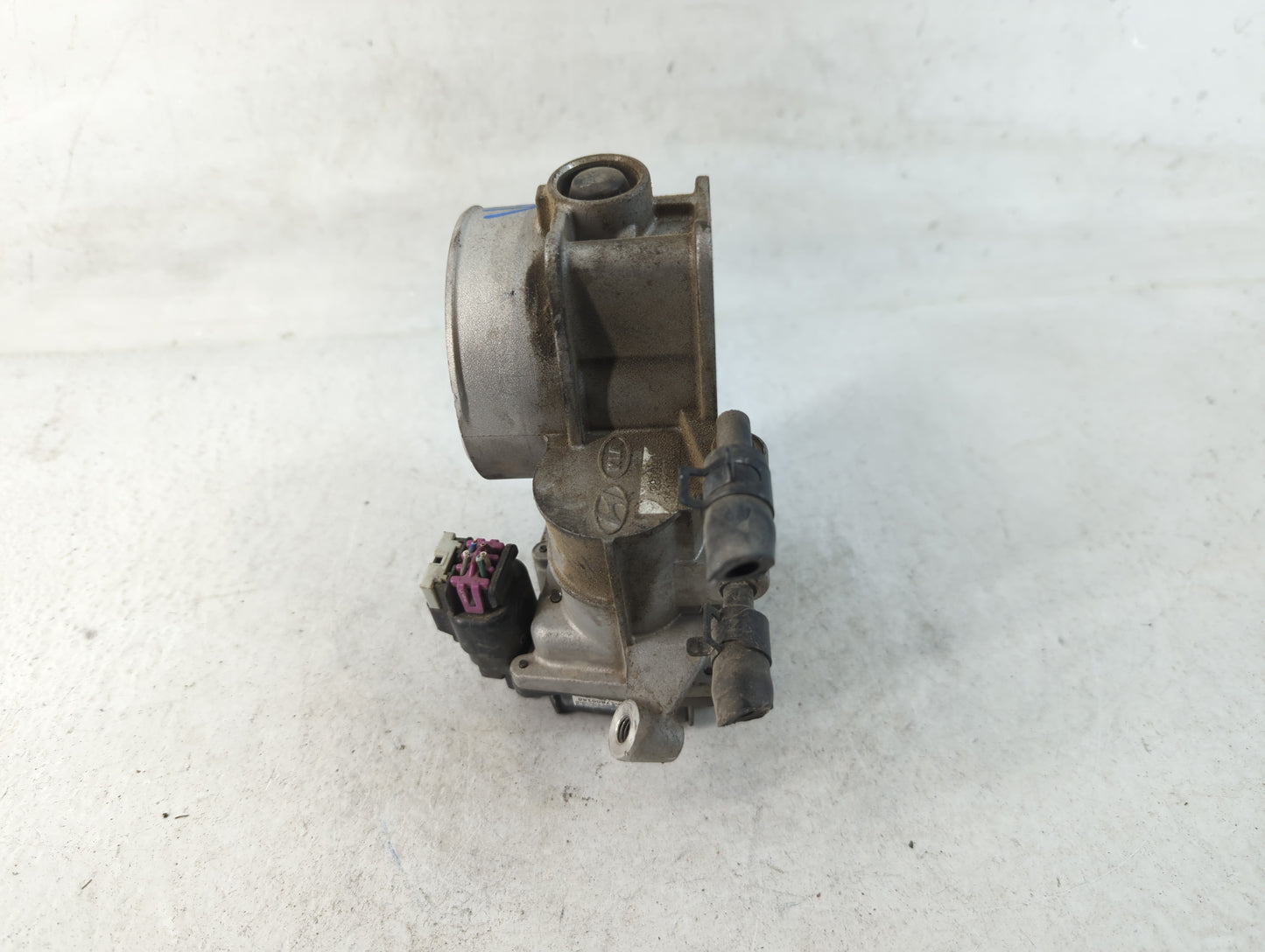 2011-2013 Kia Sorento Throttle Body P/N:35100 280990 Fits Fits 2010 2011 2012 2013 2014 OEM Used Auto Parts - Oemusedautopar
