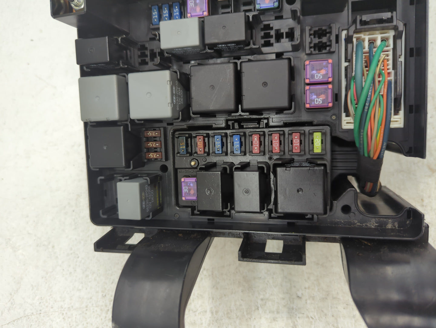 2011-2013 Kia Sorento Fusebox Fuse Box Panel Relay Module P/N:91941-2P020 Fits Fits 2011 2012 2013 OEM Used Auto Parts - Oem