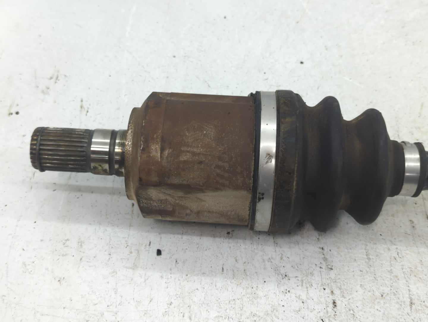 2011-2013 Kia Sorento Axle Shaft Front Driver Cv C/v - Oemusedautoparts1.com