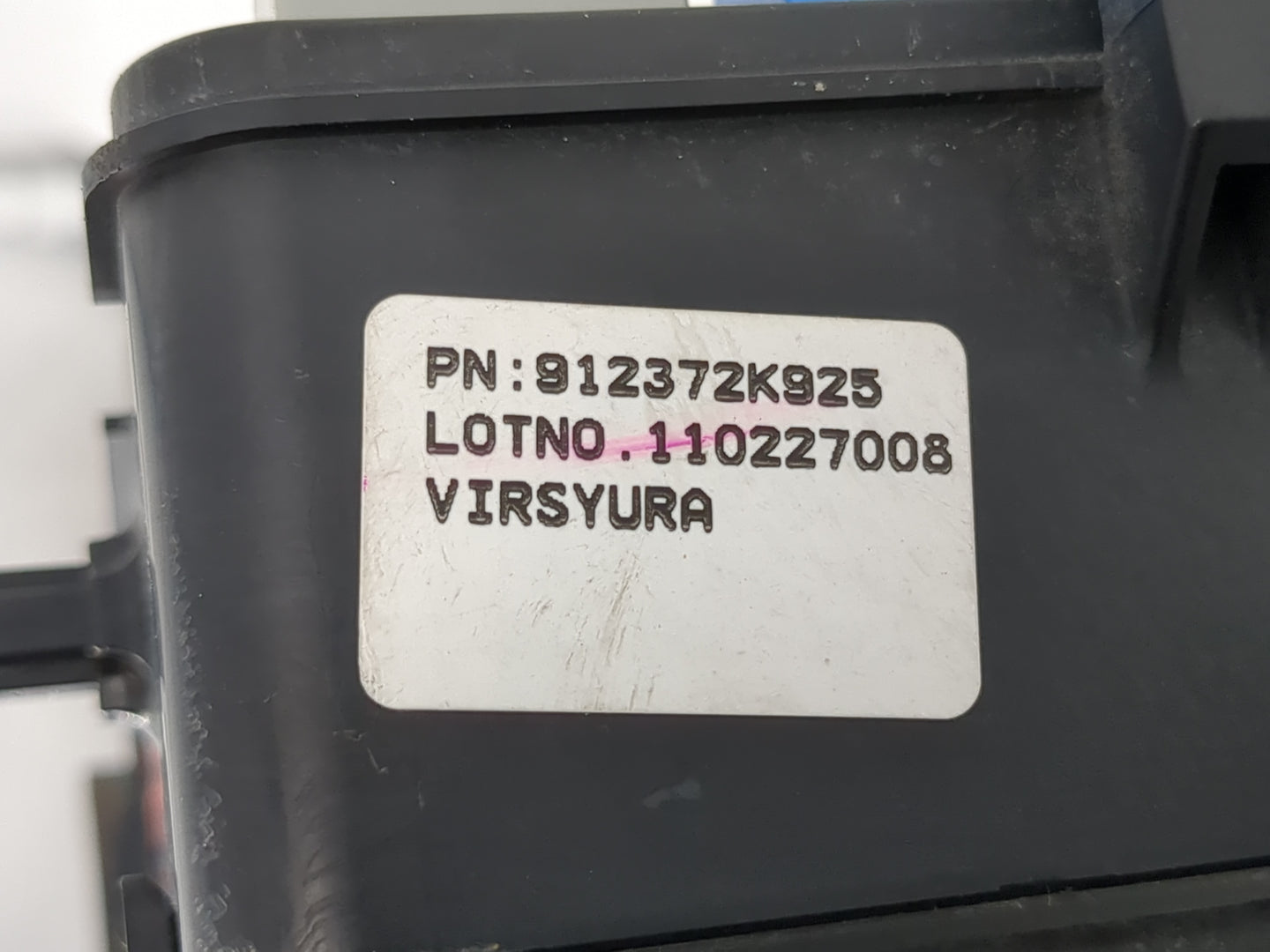 2010-2011 Kia Soul Fusebox Fuse Box Panel Relay Module P/N:912372K925 Fits Fits 2010 2011 OEM Used Auto Parts - Oemusedautop