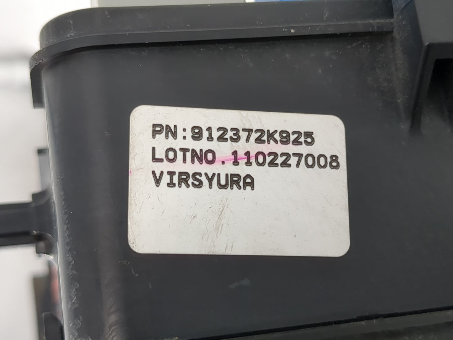 2010-2011 Kia Soul Fusebox Fuse Box Panel Relay Module P/N:912372K925 Fits Fits 2010 2011 OEM Used Auto Parts - Oemusedautop