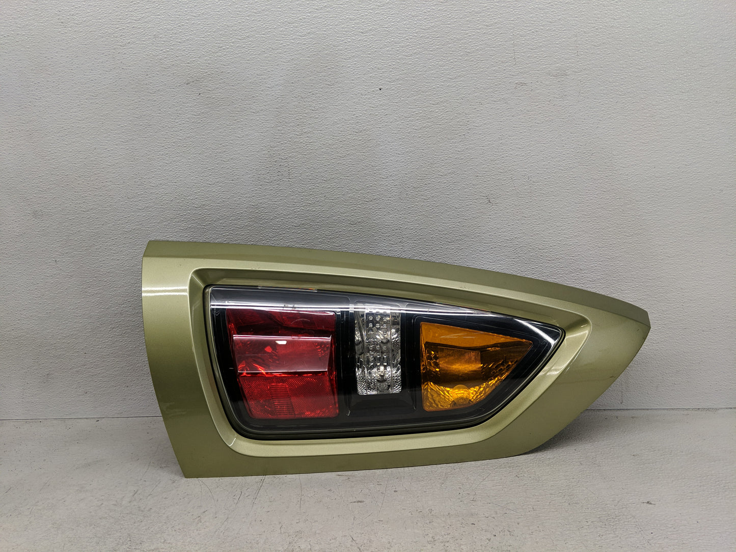 2010-2011 Kia Soul Tail Light Assembly Passenger Right OEM Fits Fits 2010 2011 OEM Used Auto Parts - Oemusedautoparts1.com