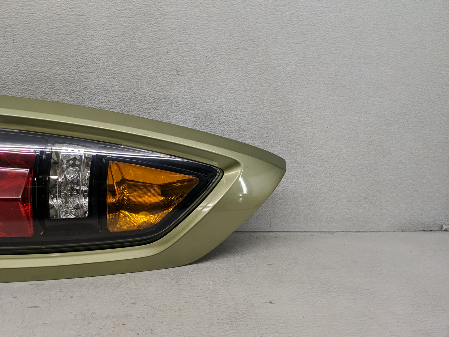 2010-2011 Kia Soul Tail Light Assembly Passenger Right OEM Fits Fits 2010 2011 OEM Used Auto Parts - Oemusedautoparts1.com