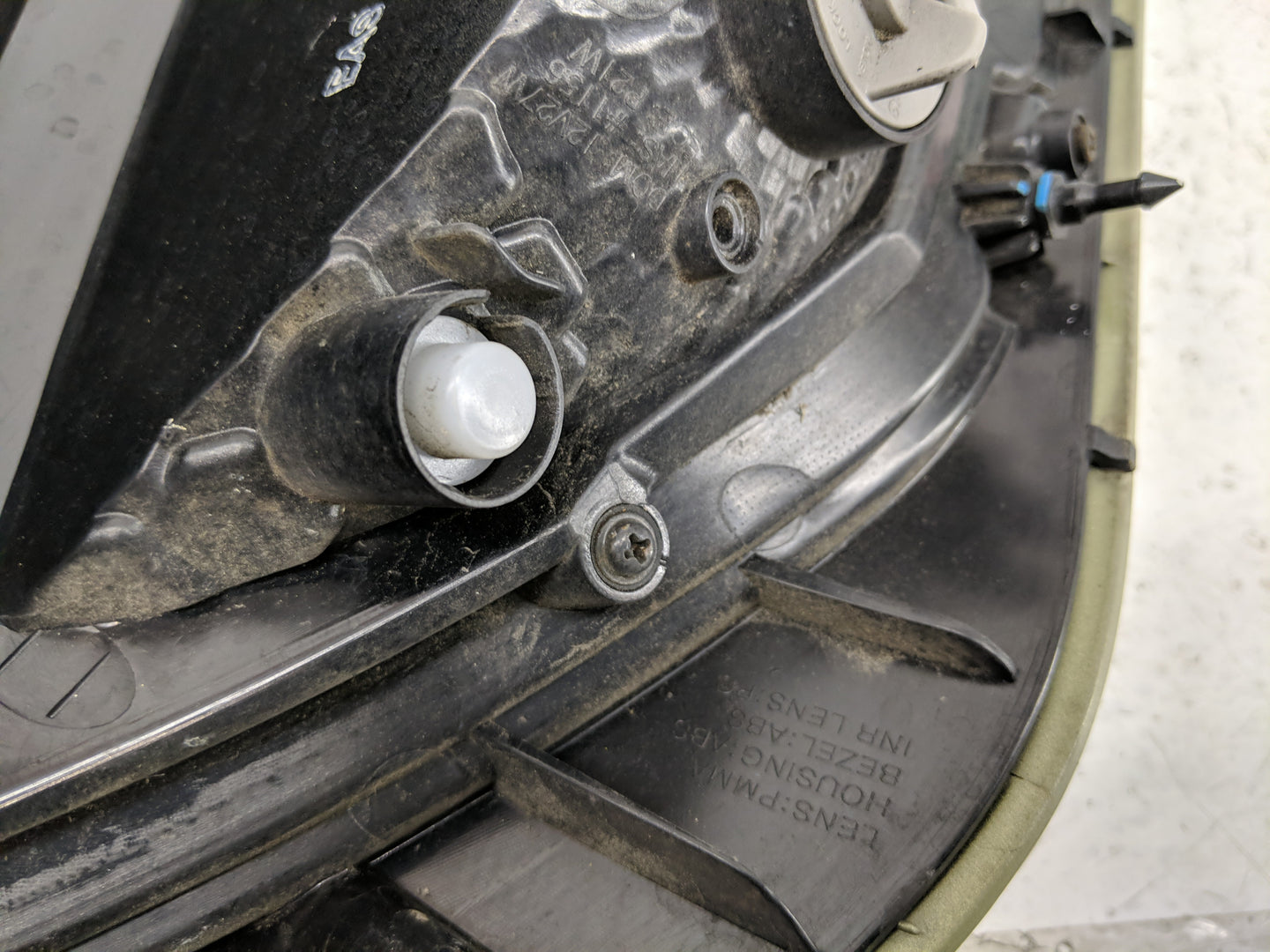 2010-2011 Kia Soul Tail Light Assembly Passenger Right OEM Fits Fits 2010 2011 OEM Used Auto Parts - Oemusedautoparts1.com