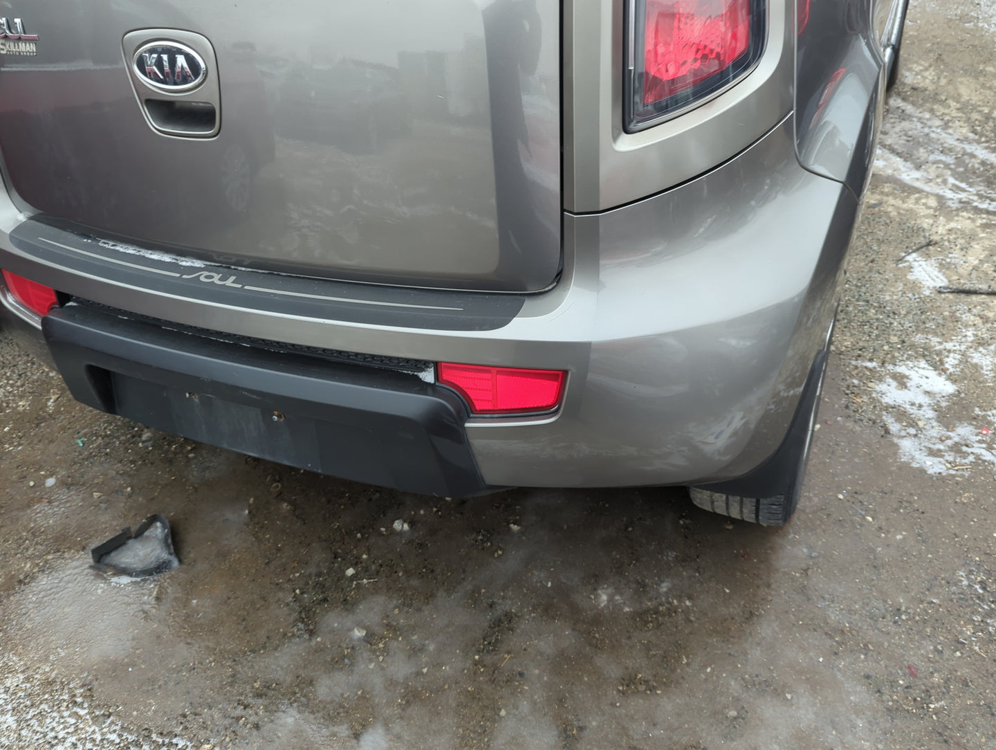 2010-2011 Kia Soul Rear Bumper Assembly Oem - Oemusedautoparts1.com