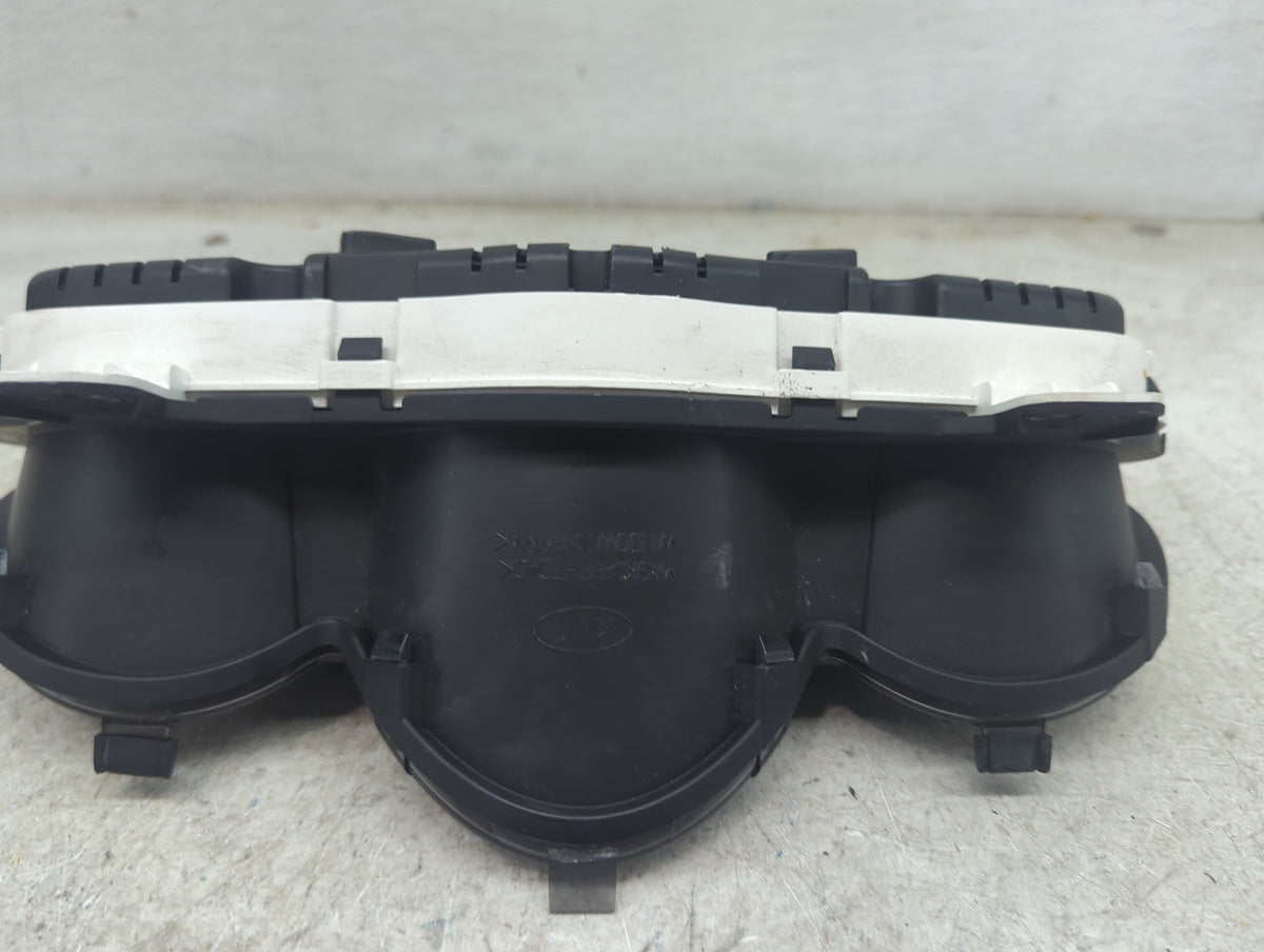 2010-2011 Kia Soul Instrument Cluster Speedometer Gauges P/N:94011-2K260 Miles:185K Fits Fits 2010 2011 OEM Used Auto Parts 
