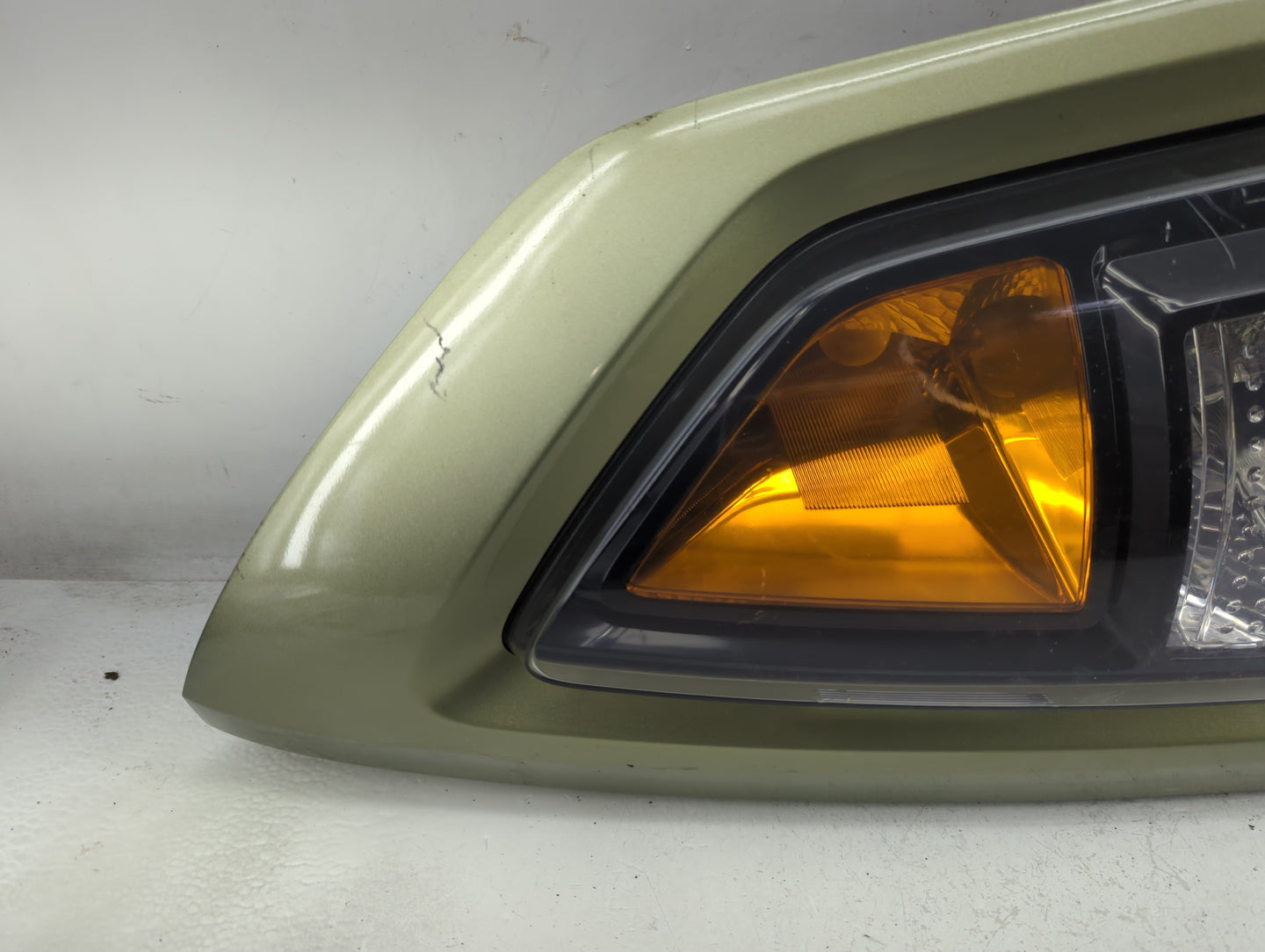 2010-2011 Kia Soul Tail Light Assembly Passenger Right OEM P/N:92402-2K0 Fits Fits 2010 2011 OEM Used Auto Parts - Oemusedau