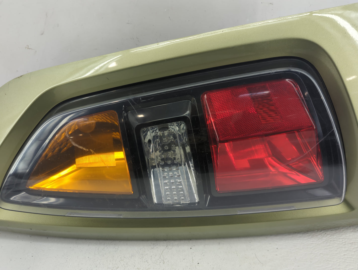 2010-2011 Kia Soul Tail Light Assembly Passenger Right OEM P/N:92402-2K0 Fits Fits 2010 2011 OEM Used Auto Parts - Oemusedau