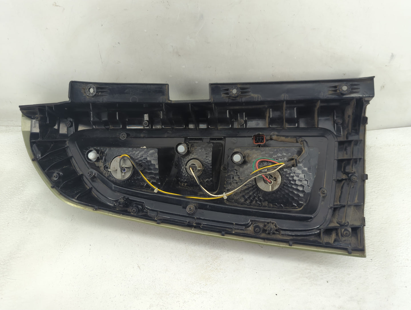 2010-2011 Kia Soul Tail Light Assembly Passenger Right OEM P/N:92402-2K0 Fits Fits 2010 2011 OEM Used Auto Parts - Oemusedau