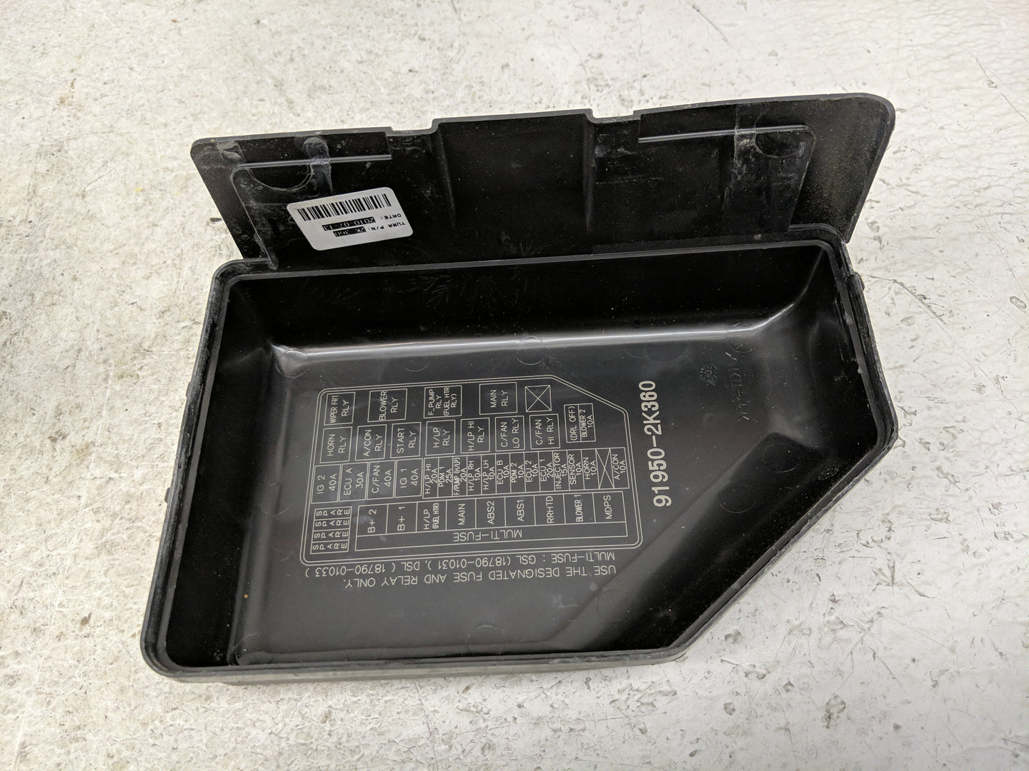2010-2011 Kia Soul Fusebox Fuse Box Panel Relay Module P/N:91237 2K 925 Fits Fits 2010 2011 OEM Used Auto Parts - Oemusedaut