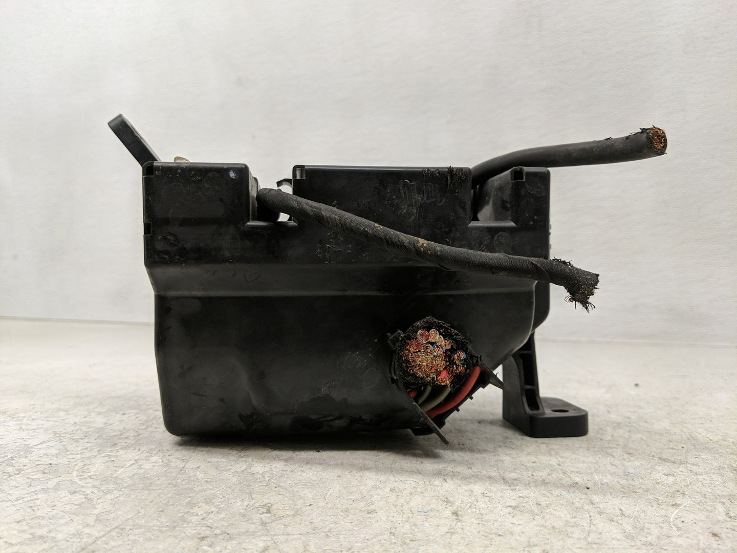 2010-2011 Kia Soul Fusebox Fuse Box Panel Relay Module P/N:91237 2K 925 Fits Fits 2010 2011 OEM Used Auto Parts - Oemusedaut