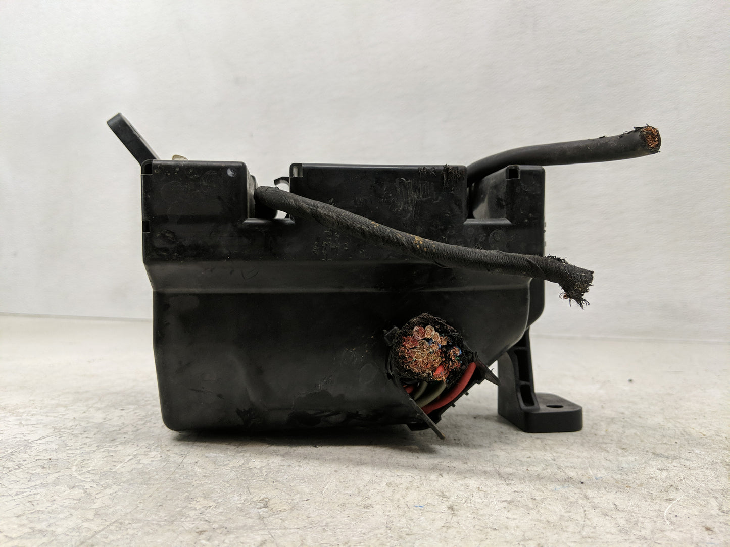 2010-2011 Kia Soul Fusebox Fuse Box Panel Relay Module P/N:91237 2K 925 Fits Fits 2010 2011 OEM Used Auto Parts - Oemusedaut