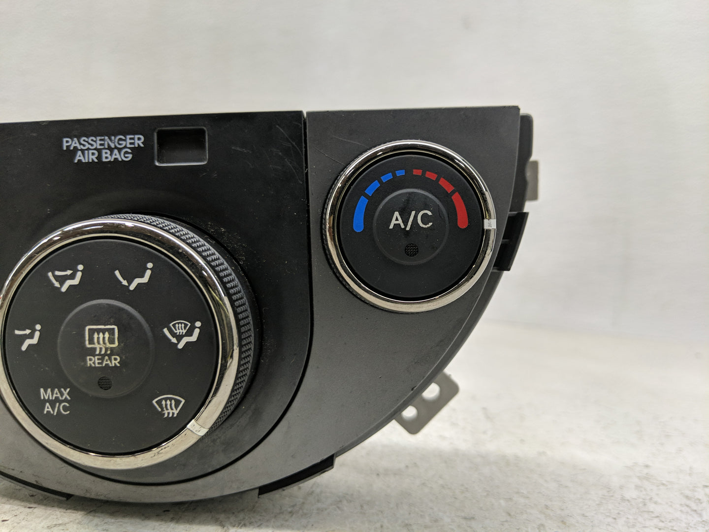 2010-2011 Kia Soul Climate Control Module Temperature AC/Heater Replacement P/N:97250-2KXXX Fits Fits 2010 2011 OEM Used Aut