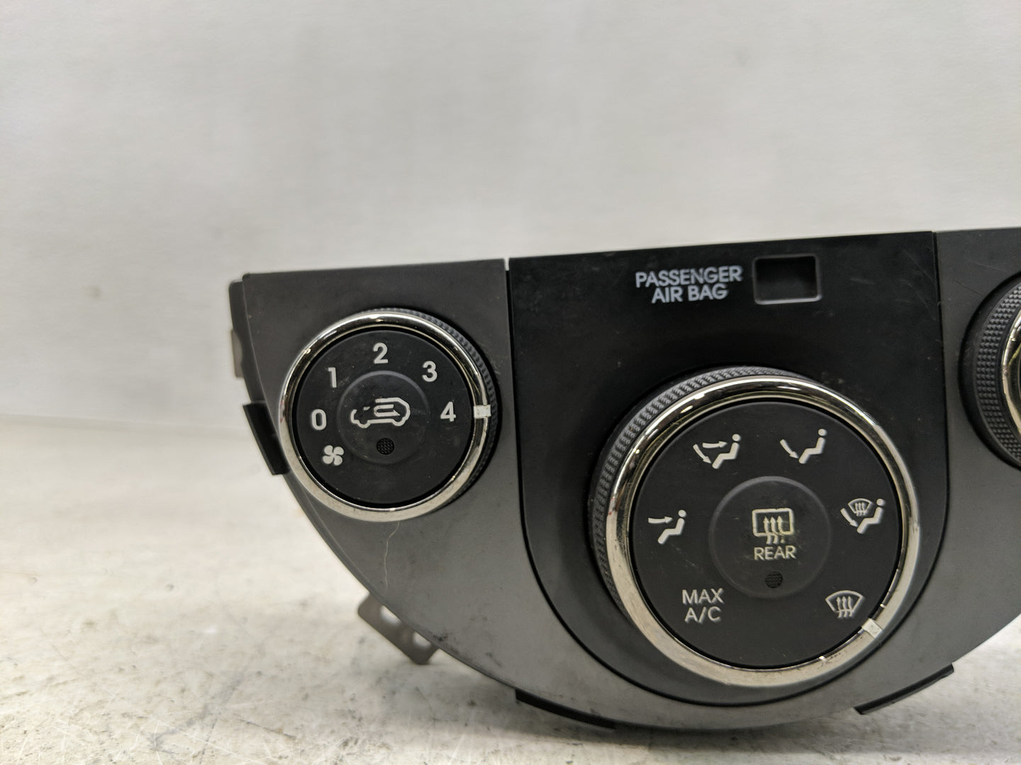 2010-2011 Kia Soul Climate Control Module Temperature AC/Heater Replacement P/N:97250-2KXXX Fits Fits 2010 2011 OEM Used Aut