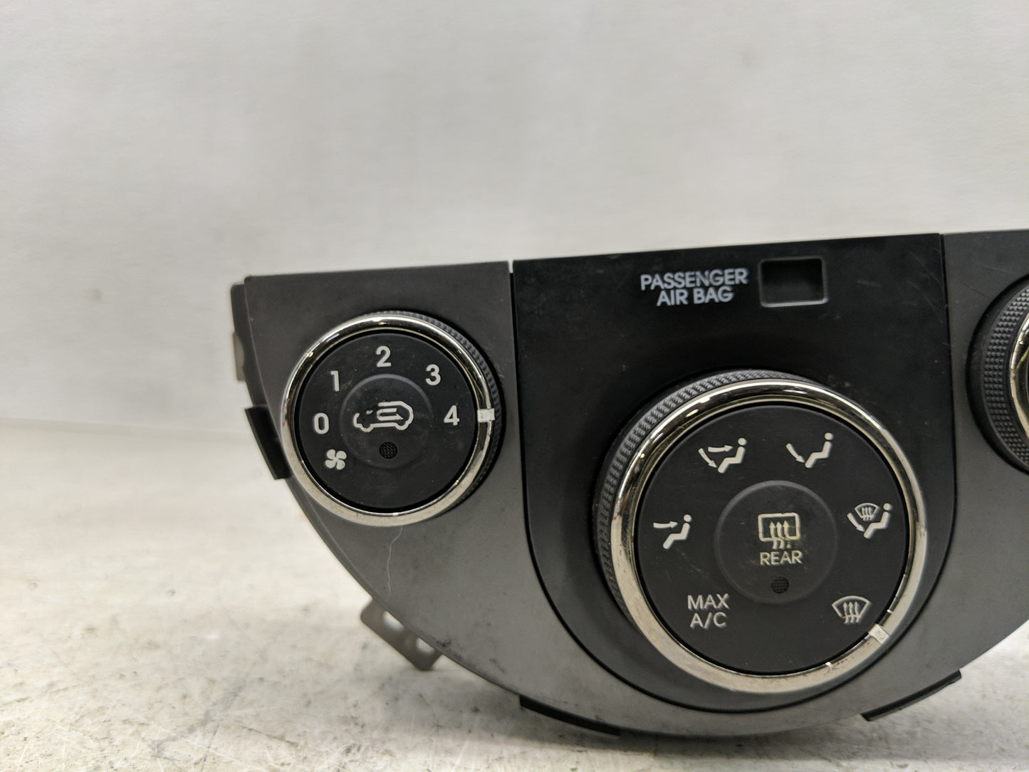 2010-2011 Kia Soul Climate Control Module Temperature AC/Heater Replacement P/N:97250-2KXXX Fits Fits 2010 2011 OEM Used Aut