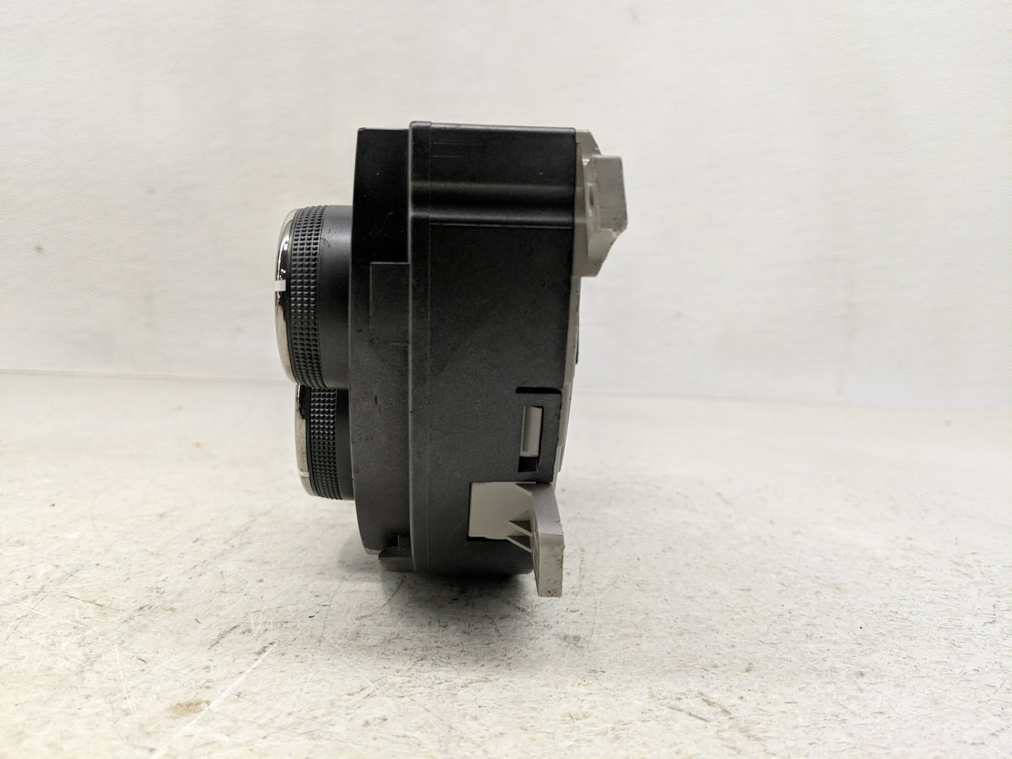 2010-2011 Kia Soul Climate Control Module Temperature AC/Heater Replacement P/N:97250-2KXXX Fits Fits 2010 2011 OEM Used Aut