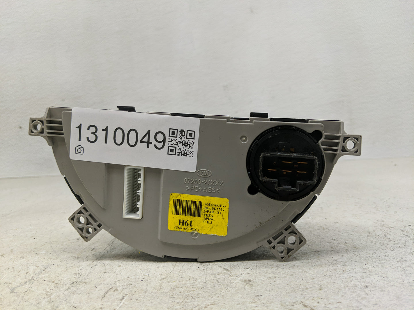 2010-2011 Kia Soul Climate Control Module Temperature AC/Heater Replacement P/N:97250-2KXXX Fits Fits 2010 2011 OEM Used Aut
