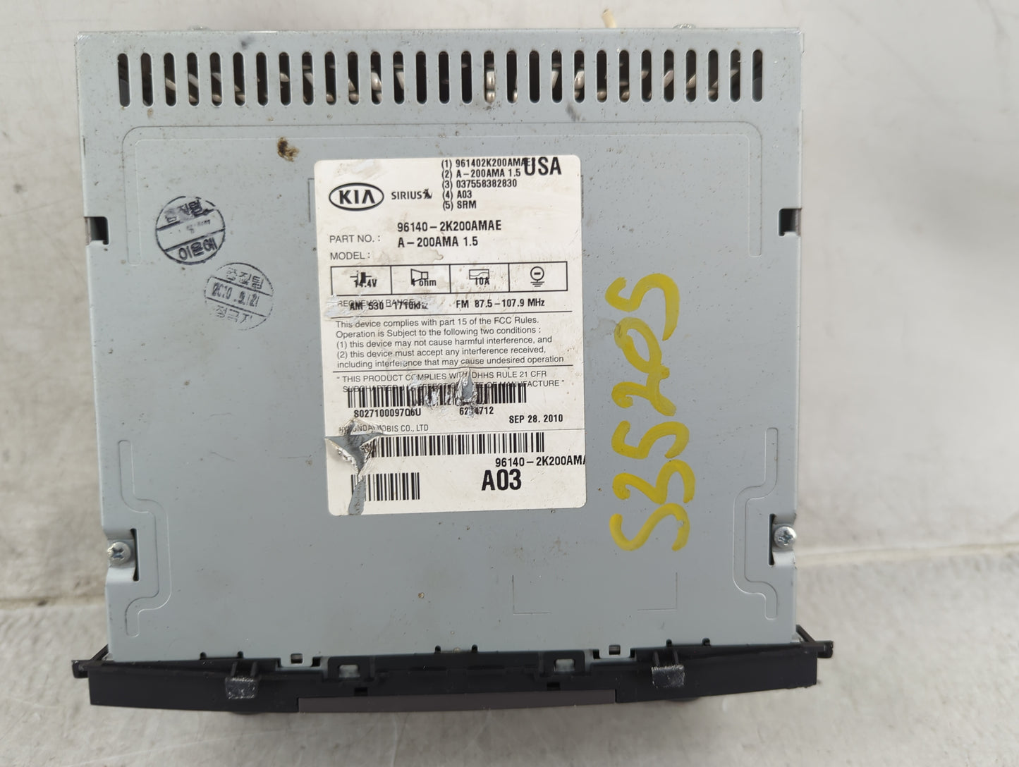 2010-2011 Kia Soul Radio AM FM Cd Player Receiver Replacement P/N:96140-2K200AMAE Fits Fits 2010 2011 OEM Used Auto Parts - 