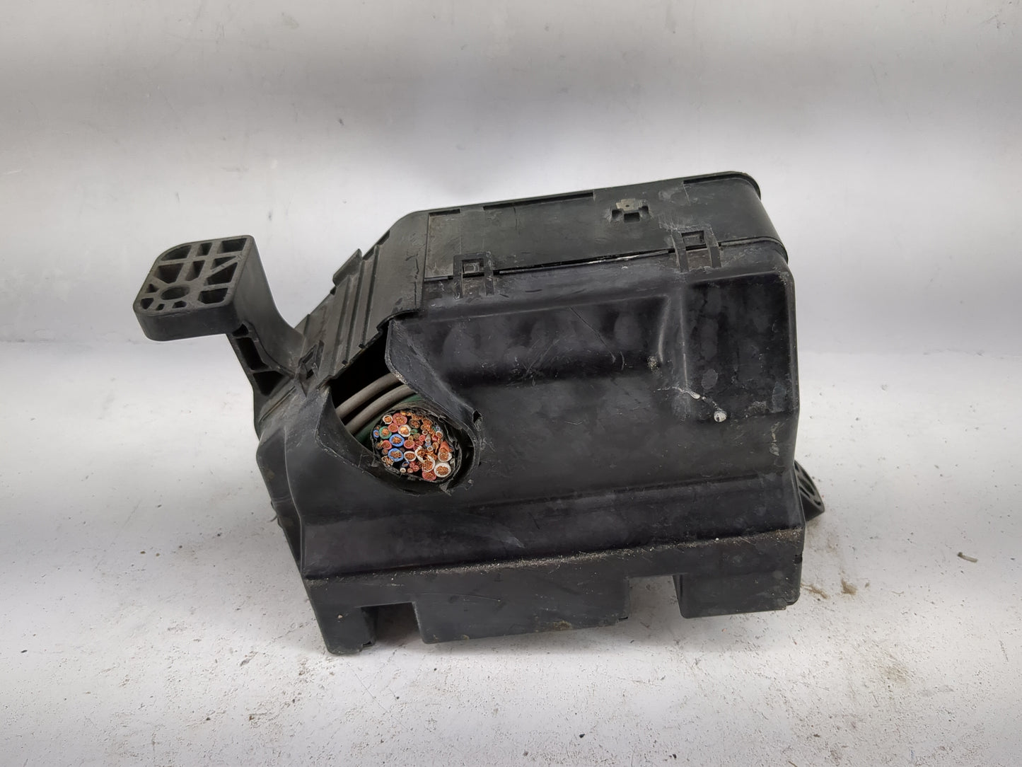 2010-2011 Kia Soul Fusebox Fuse Box Panel Relay Module P/N:91950-2K361 Fits Fits 2010 2011 OEM Used Auto Parts - Oemusedauto