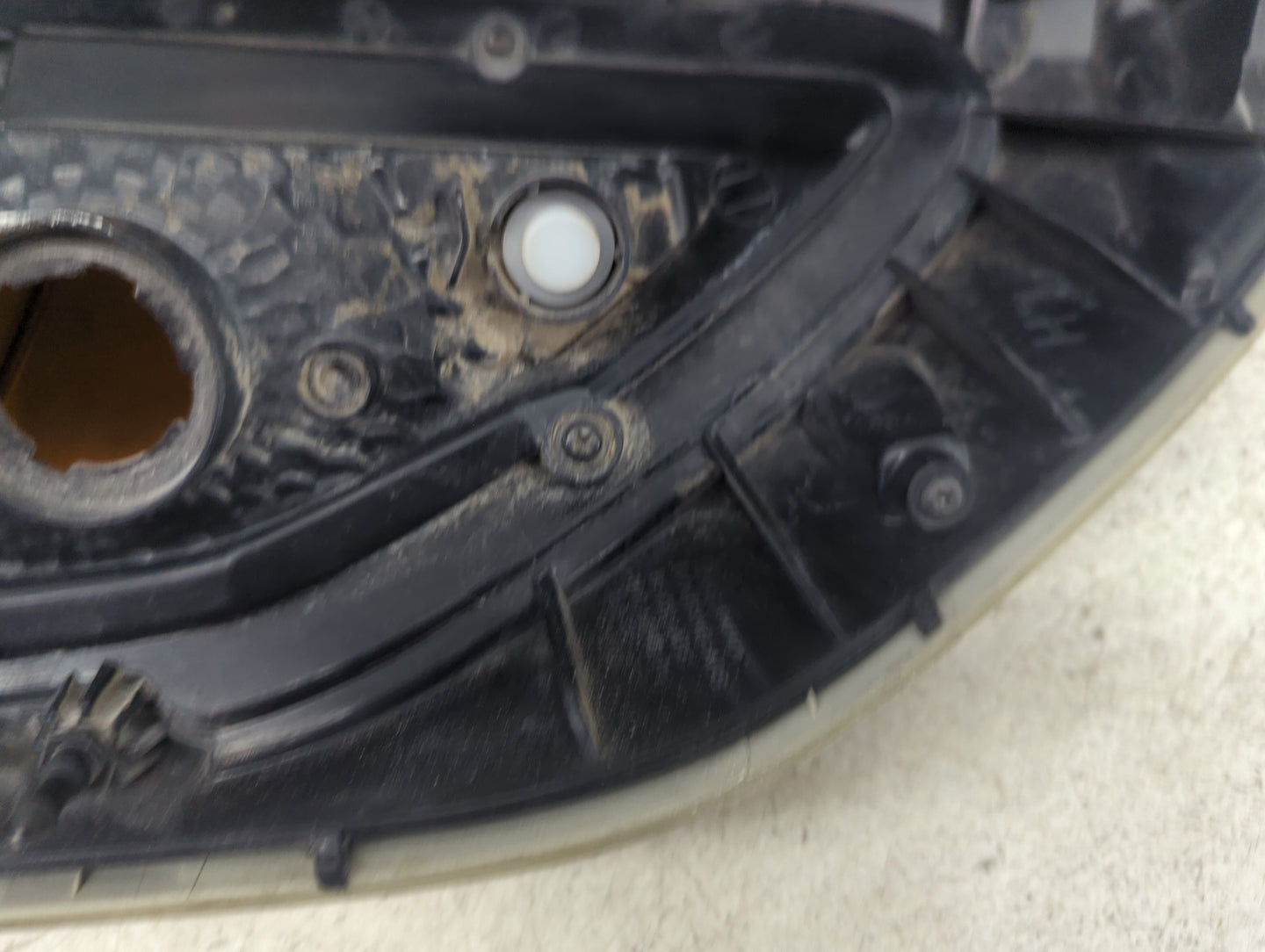 2010-2011 Kia Soul Driver Left Side Deck Lid Mounted Tail Light - Oemusedautoparts1.com