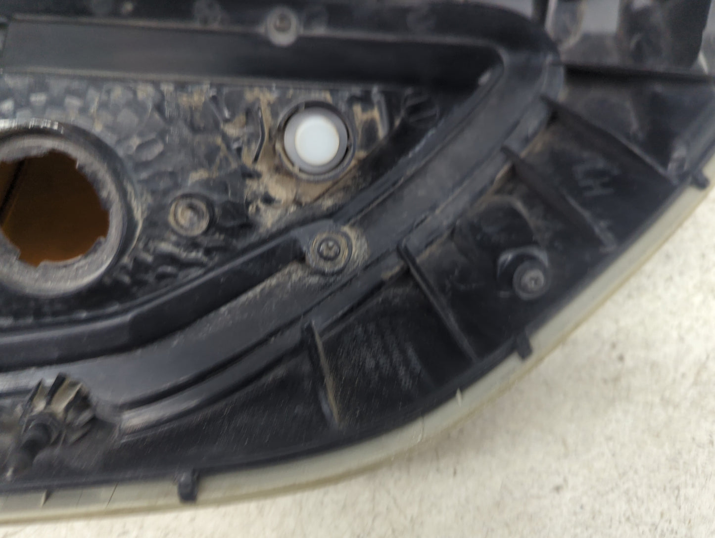 2010-2011 Kia Soul Driver Left Side Deck Lid Mounted Tail Light - Oemusedautoparts1.com