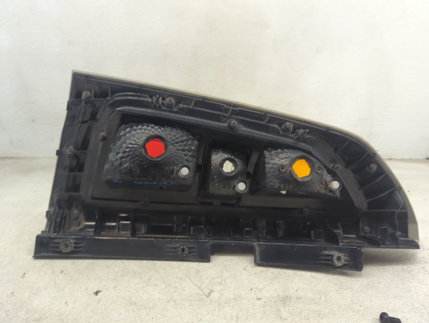 2010-2011 Kia Soul Passenger Right Side Deck Lid Mounted Tail Light - Oemusedautoparts1.com