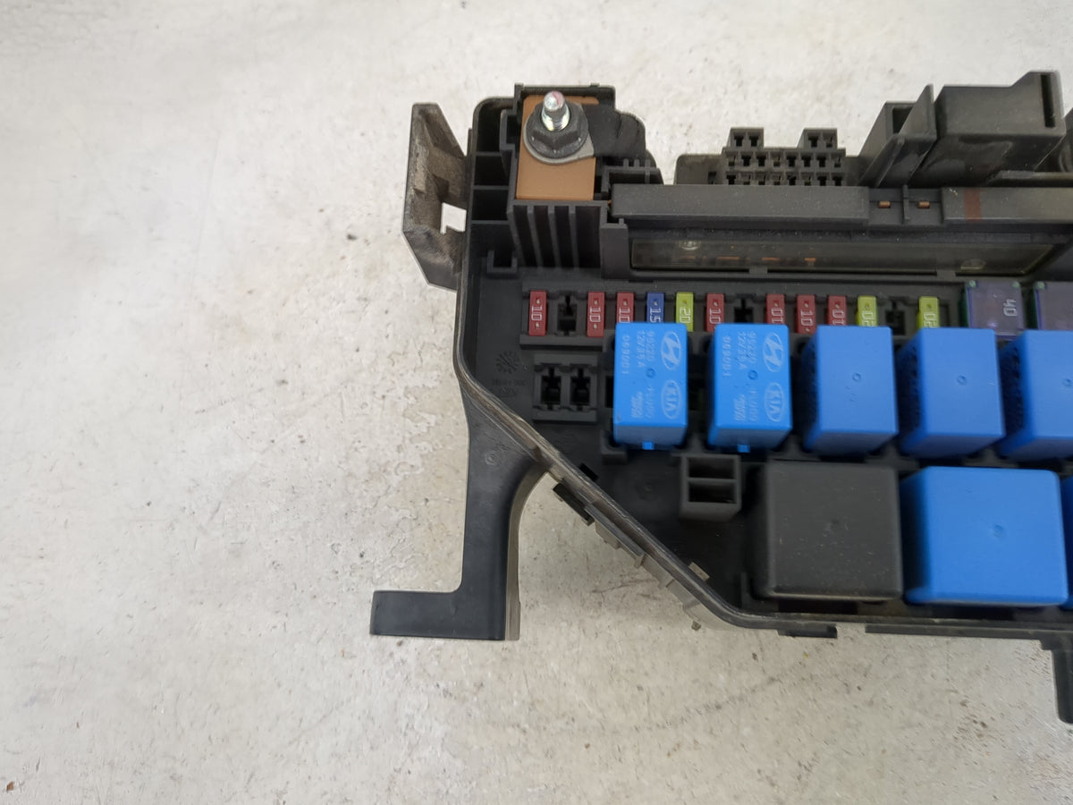 2010-2011 Kia Soul Fusebox Fuse Box Panel Relay Module P/N:912372K925 Fits Fits 2010 2011 OEM Used Auto Parts - Oemusedautop