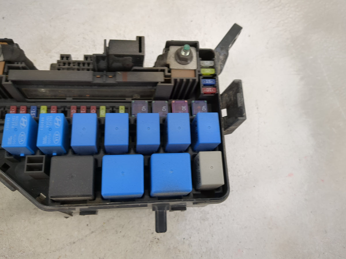 2010-2011 Kia Soul Fusebox Fuse Box Panel Relay Module P/N:912372K925 Fits Fits 2010 2011 OEM Used Auto Parts - Oemusedautop