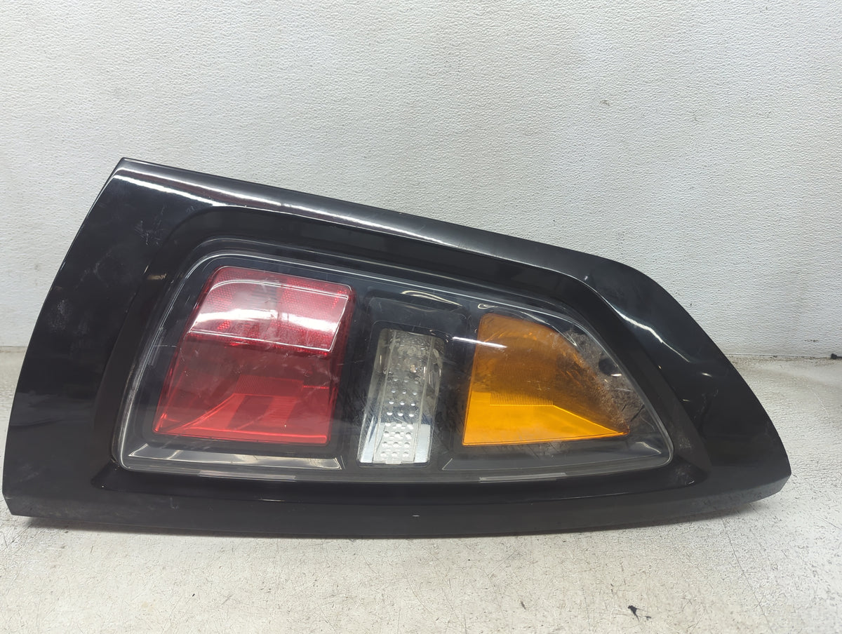2010-2011 Kia Soul Driver Left Side Deck Lid Mounted Tail Light 1499618 - Oemusedautoparts1.com