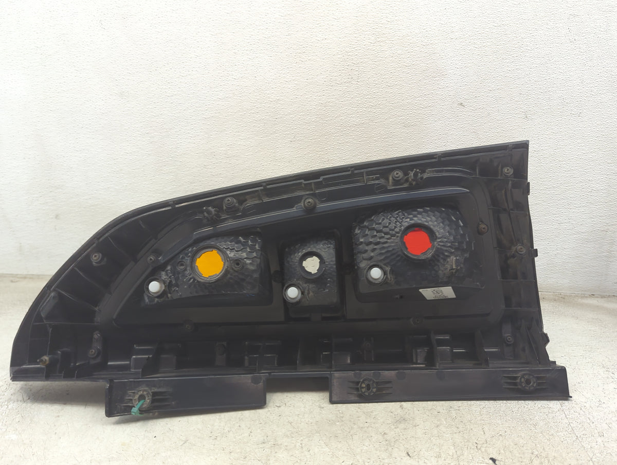 2010-2011 Kia Soul Driver Left Side Deck Lid Mounted Tail Light 1499618 - Oemusedautoparts1.com